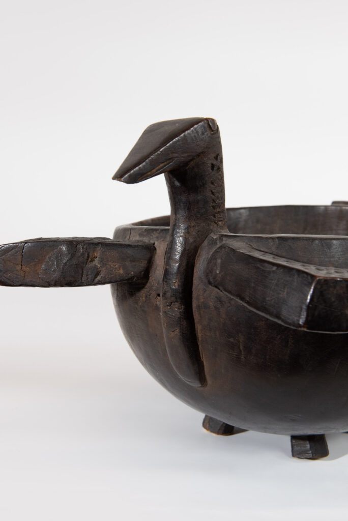 BIRD-SHAPED BOWL, Baluan Island, Admiralty Islands, Papua New Guinea, wood, length 47.5 cm, Musée Barbier-Mueller, Photo Kim Chanel